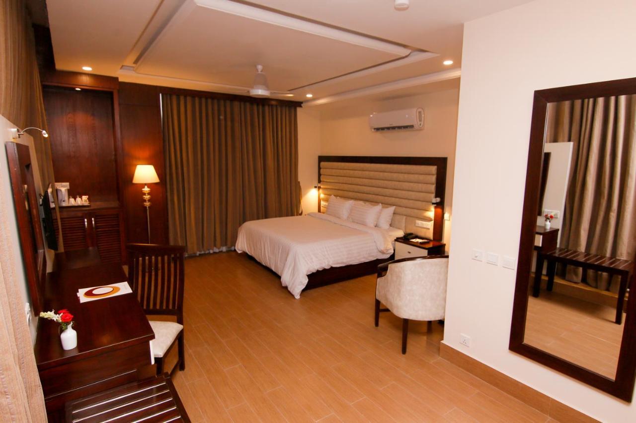 Hotel One Rahim Yar Khan Club Road Bagian luar foto